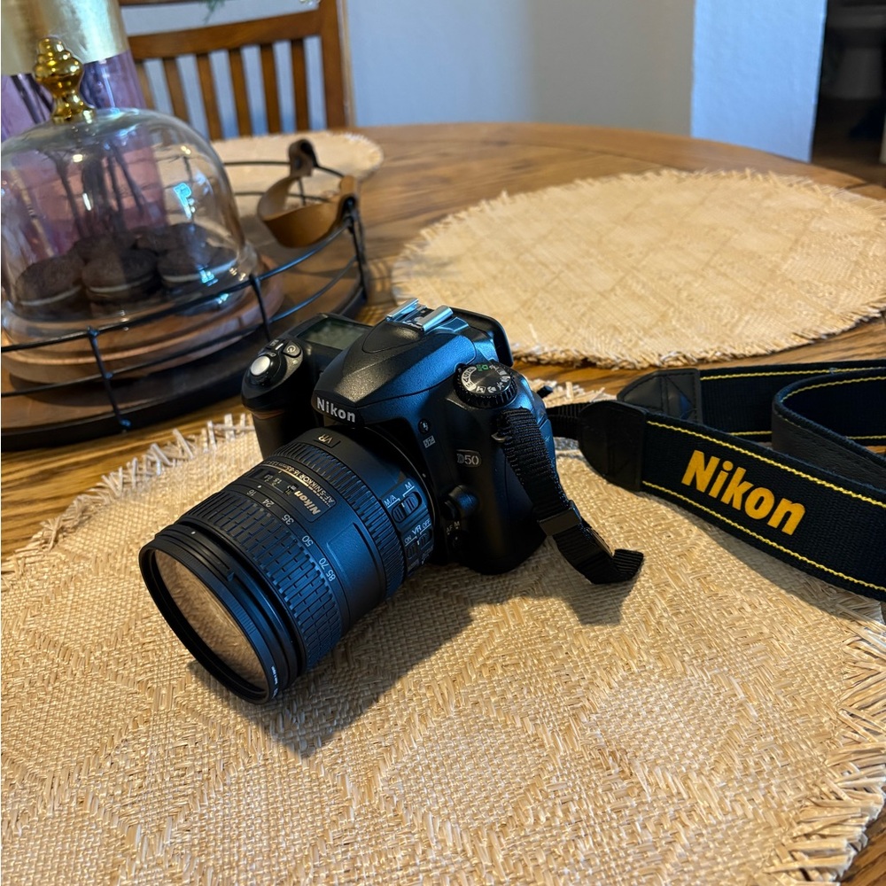 Nikon DSLR Bundle D50 + 3 Lenses + SB-600 Flash + Manuals - Picture 2 of 8